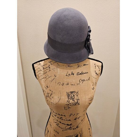 Gray Flapper Hat with Flower - Picture 1 of 6